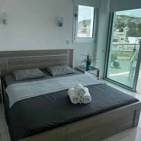Sea Side And Pool Apartment